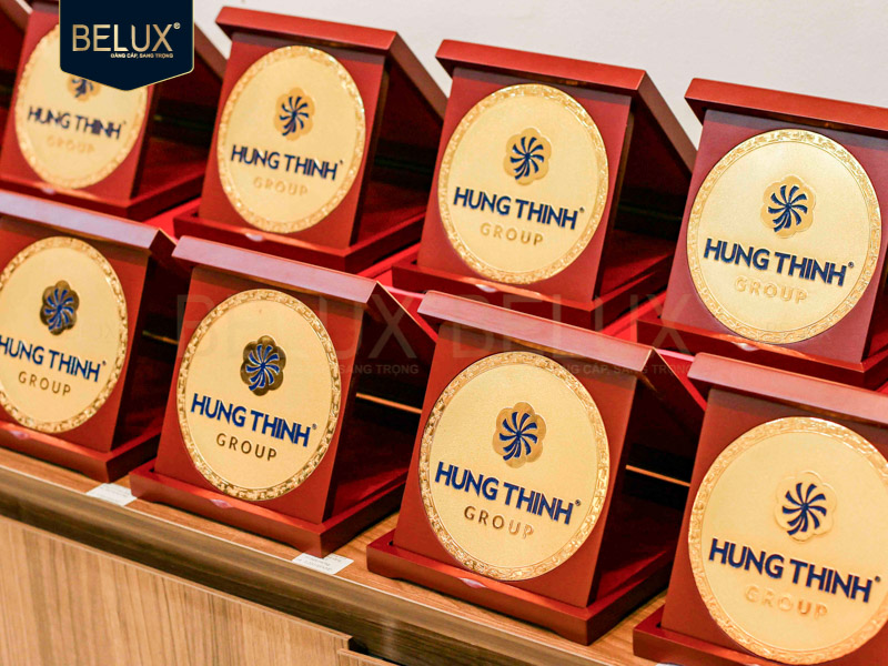 Lô hộp gỗ mặt đĩa Hưng Thịnh Group D14 bằng đồng mạ vàng 24k thiết kế theo yêu cầu&nbsp;